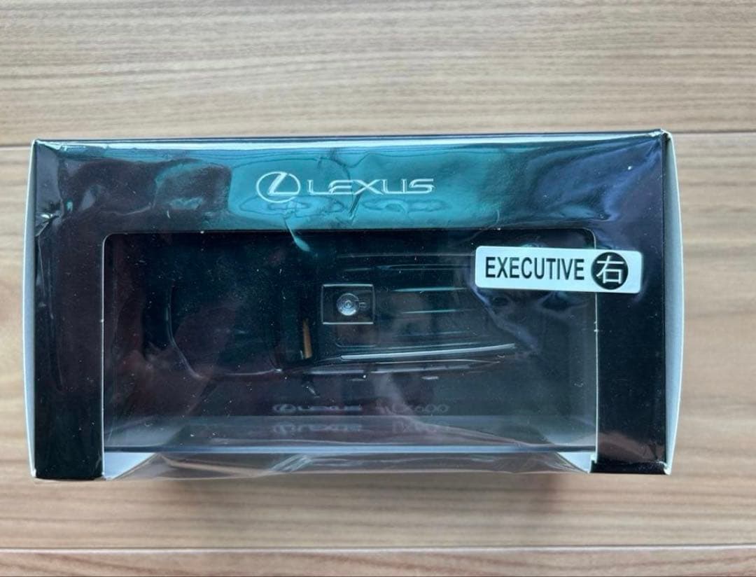 2026年卓上カレンダー付　レクサスLexus LX600 1/43 2台