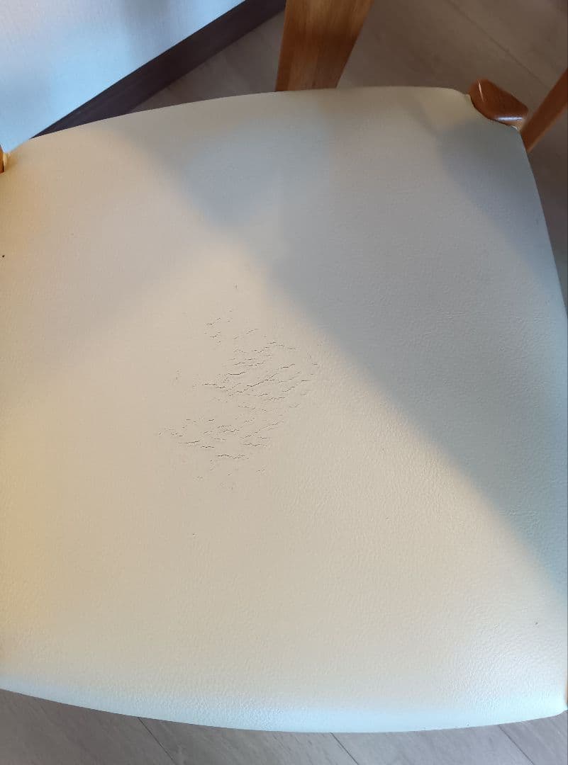 木製ダイニングテーブルと椅子4脚セット