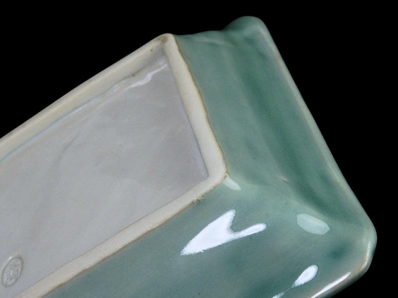 渋草焼　青磁　陽刻　巾着に桜の図　五陶　四方角皿　F348AS-fbuk