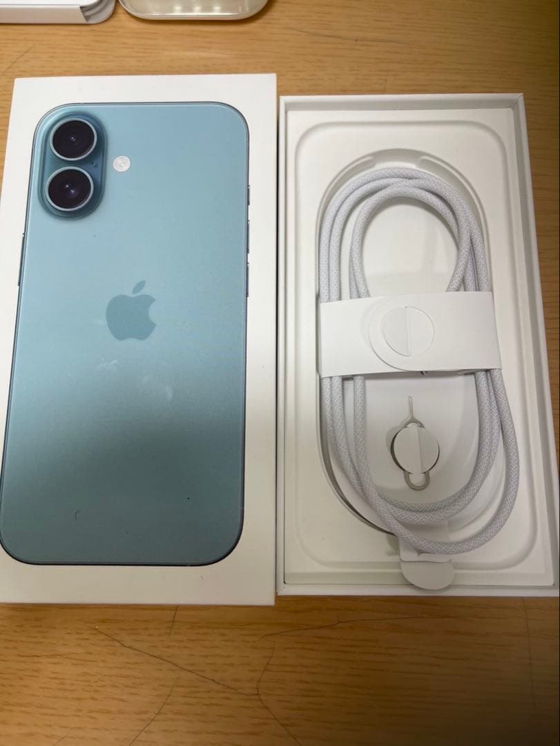 メ*神様 最終値下げ　【美品】 iPhone 16 セット売り　本体と付属品