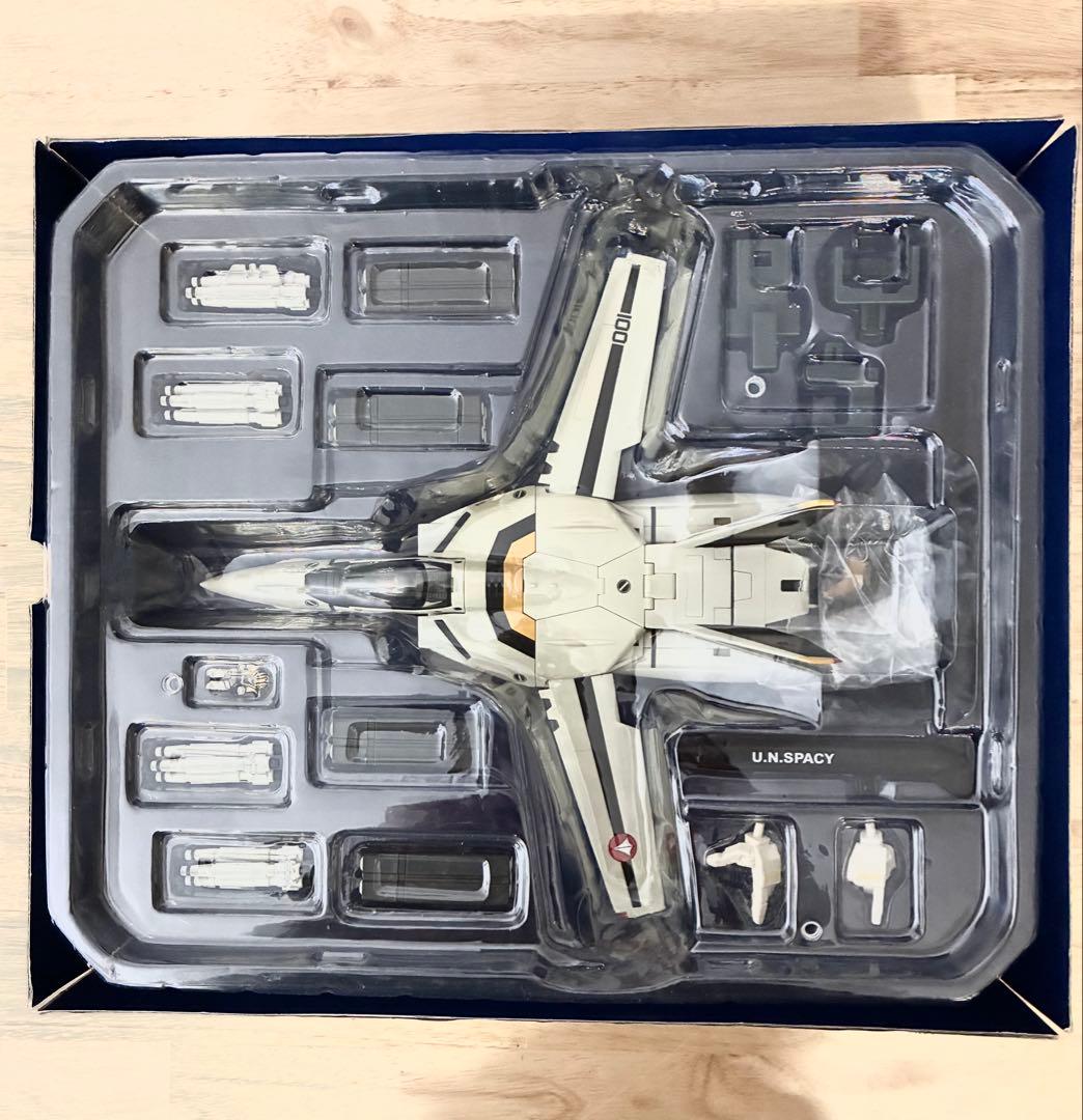 マクロス 30周年記念版 1/60 完全変形 VF-1S ロイ・フォッカー機