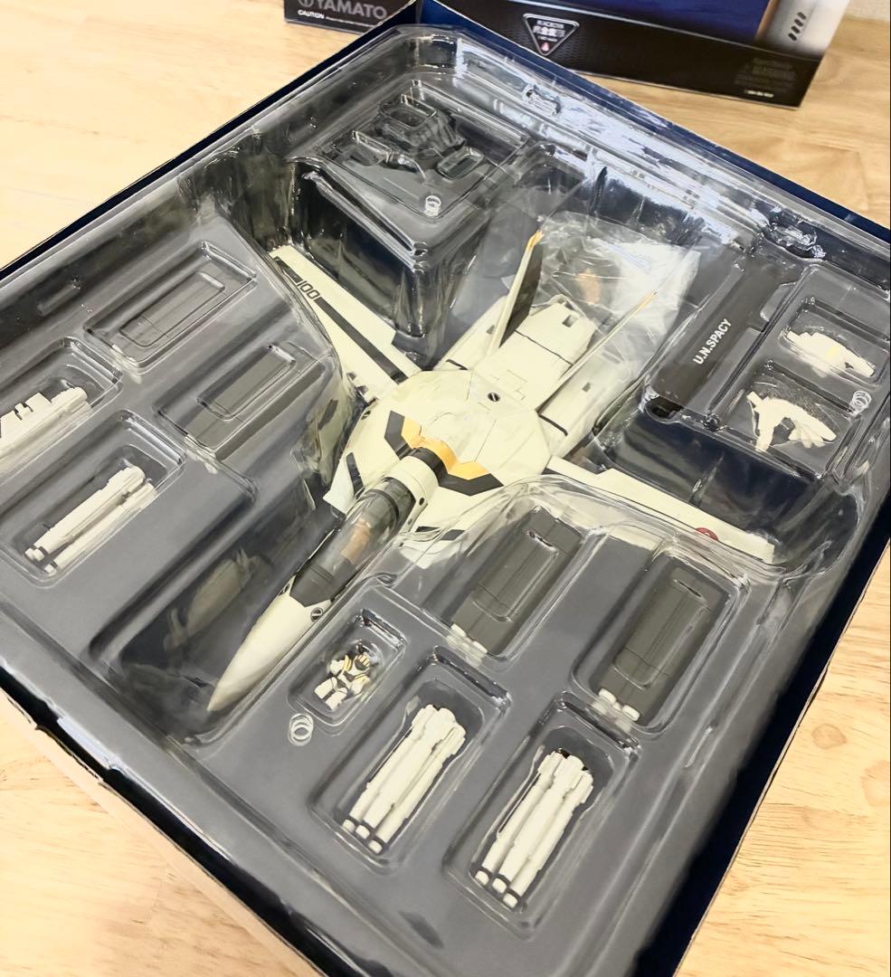 マクロス 30周年記念版 1/60 完全変形 VF-1S ロイ・フォッカー機