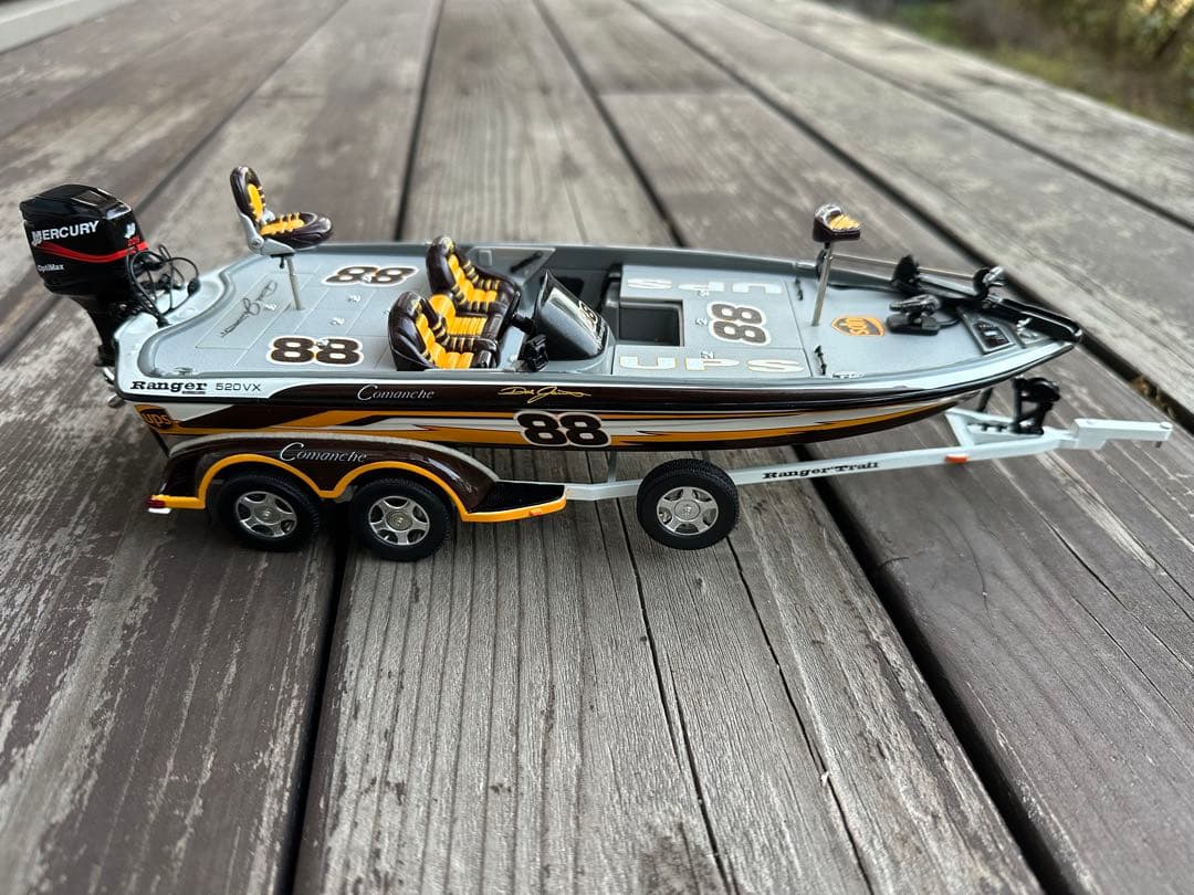 レンジャー 520VX 1/24 ダイキャスト模型 CASTAWAY