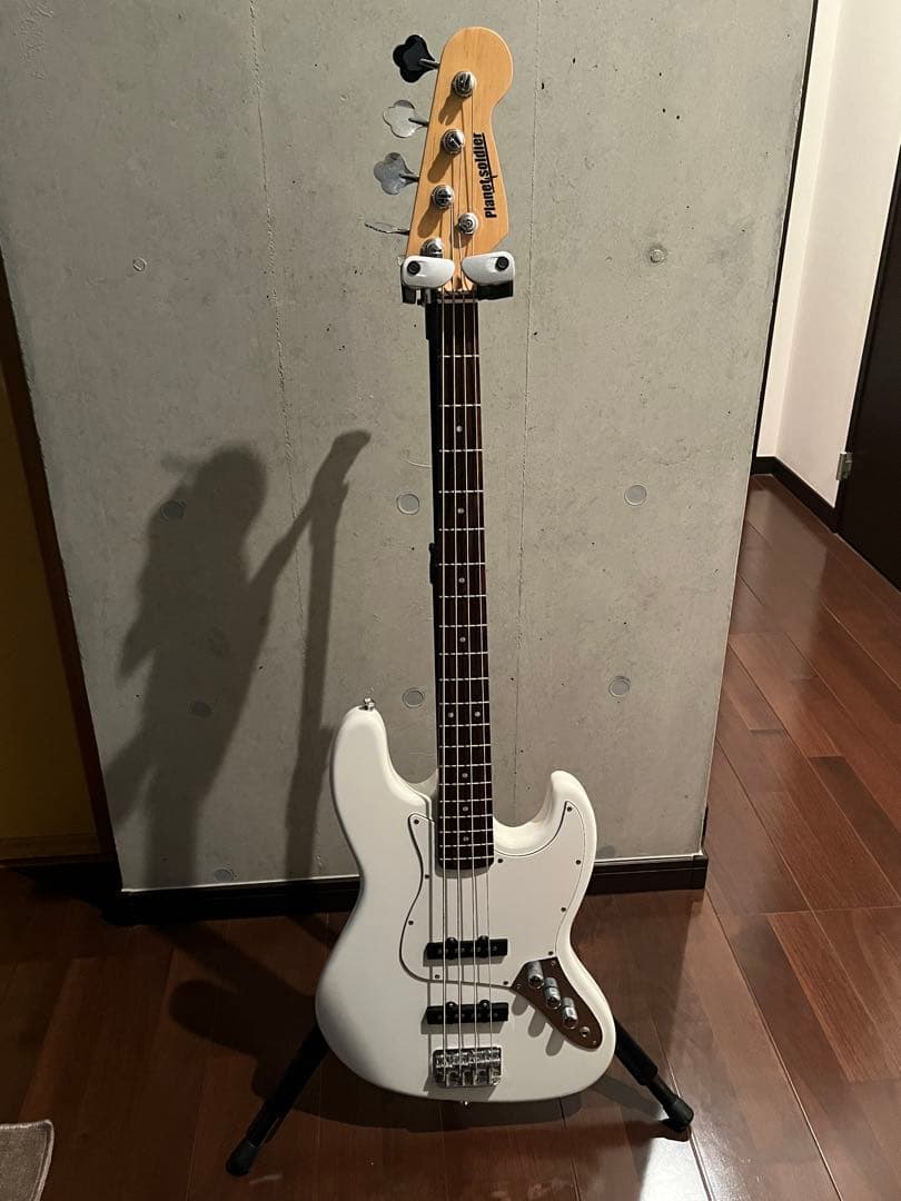 12／19までの特別特価　 エレキベース ホワイト 20フレット