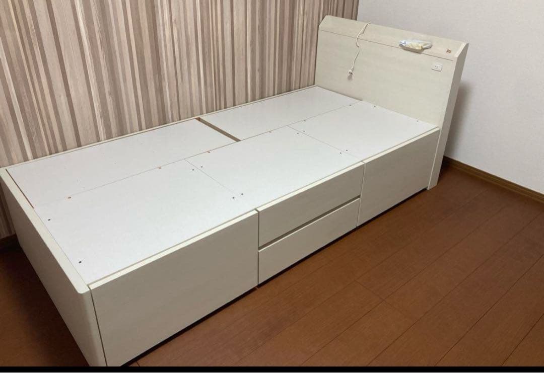 シングルベッドフレーム　引き出し付き 【引取限定】@東京都新宿区早稲田駅