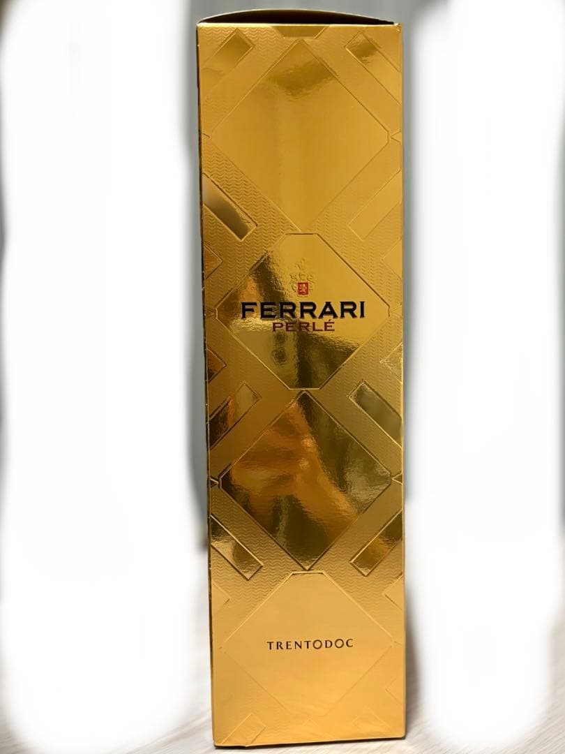 FERRARI PERLE 2018 スパークリングワイン　箱付き