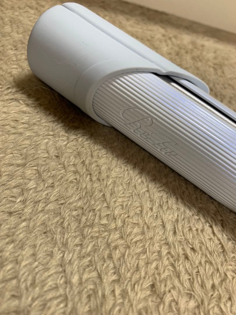 新品箱入り　保証書付き　リファ　ストレートヘアアイロン　ホルダー付き