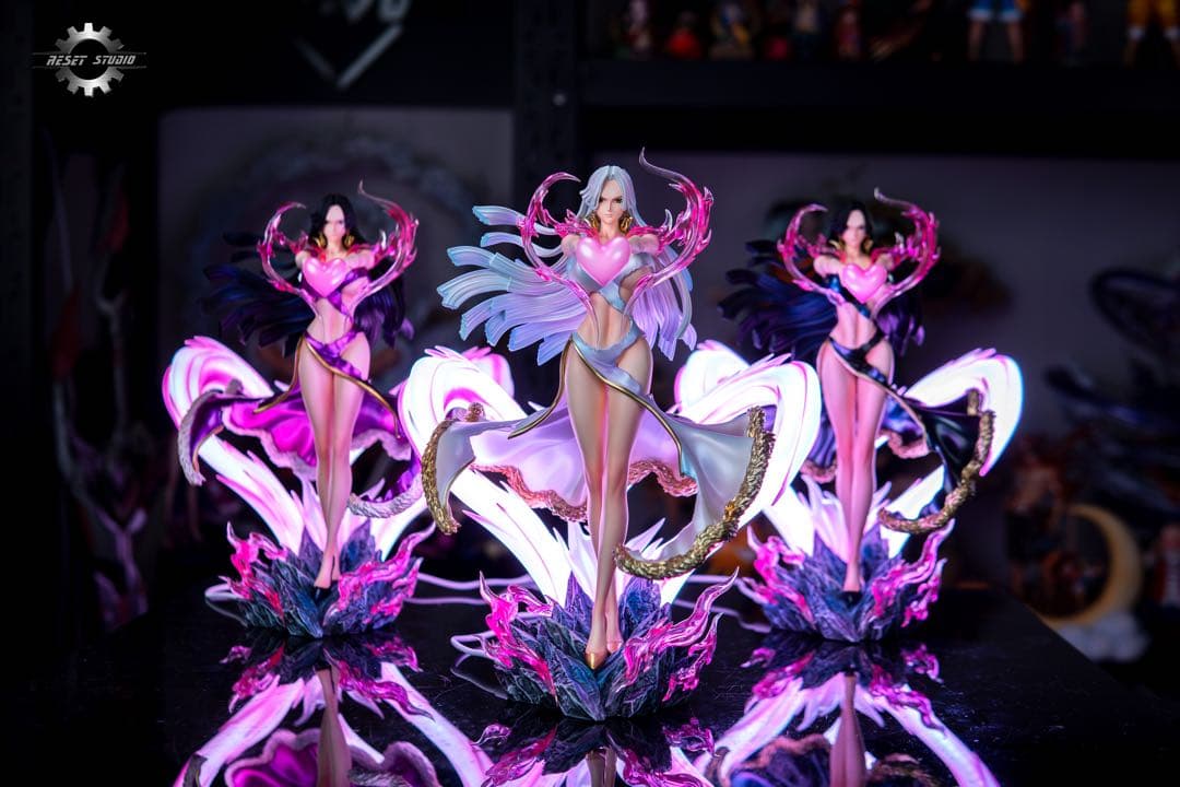 ワンピース　ボア・ハンコック　ガレージキッド　フィギュア　完成品　白色服