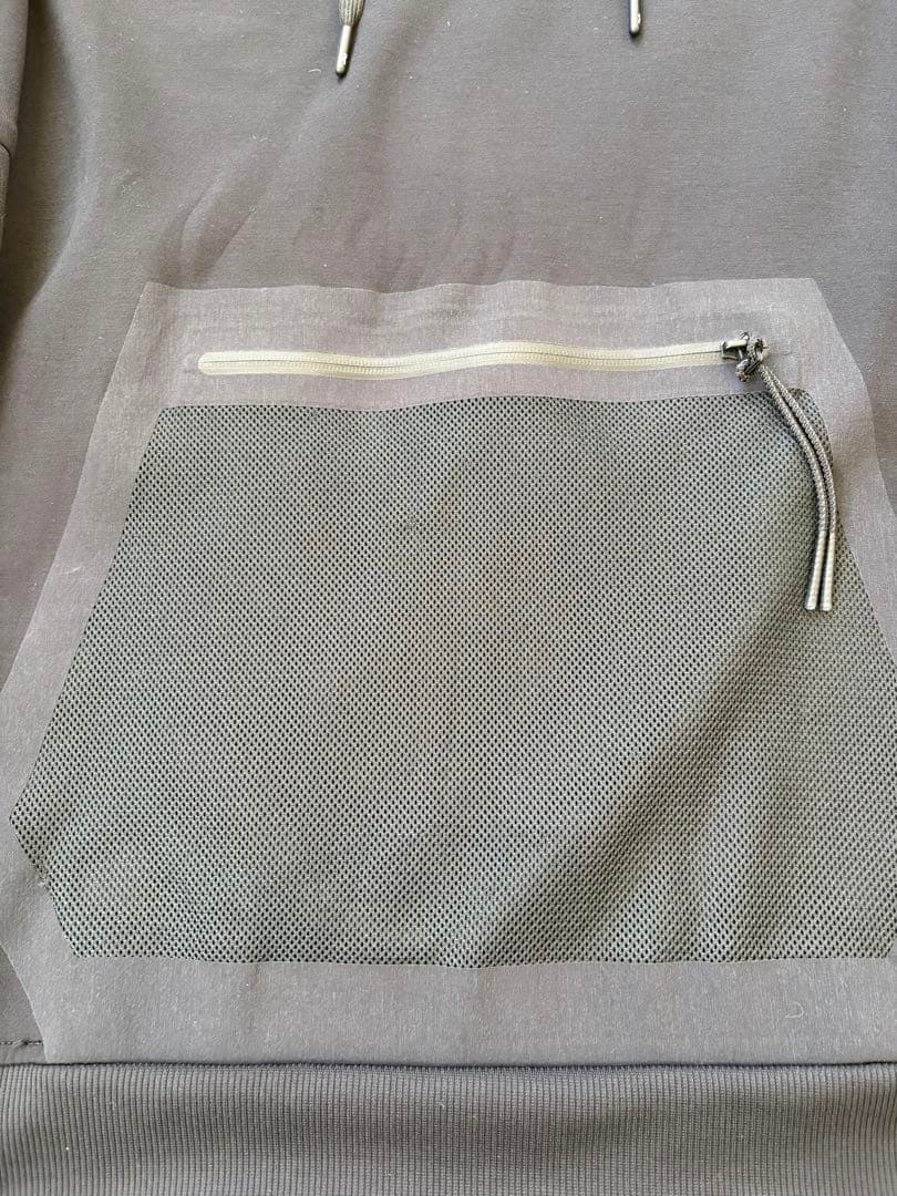 O n オン　パーカー　XLサイズ