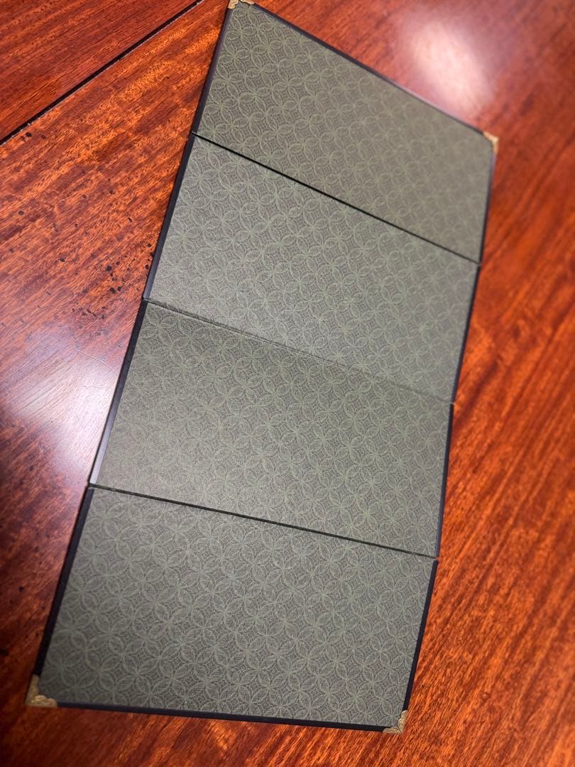 金色の鶴の折りたたみ屏風