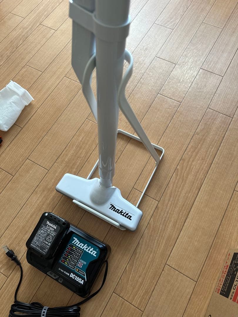 makita CL107FD 充電式クリーナー スタンド付き