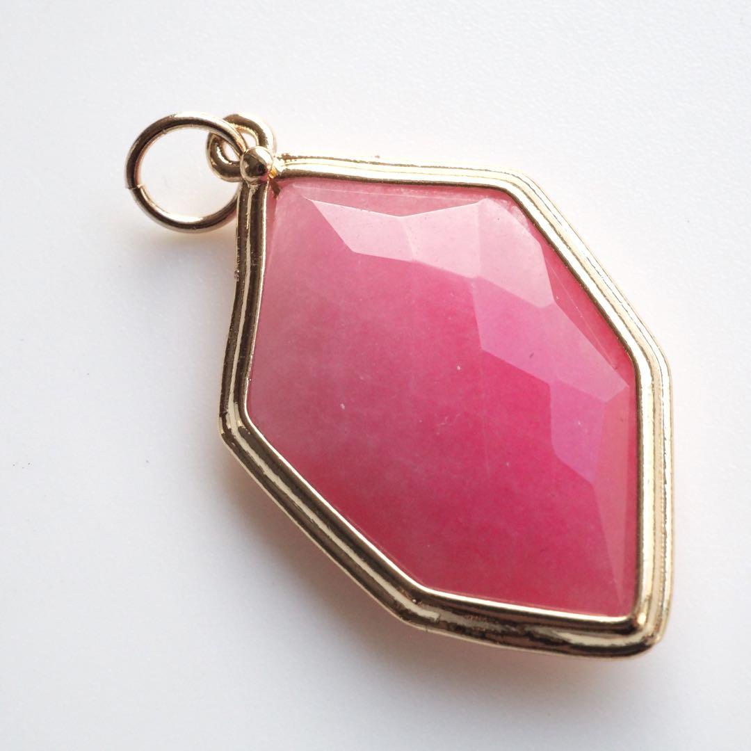 【Ruby】ロゼ翡翠の枠留めネックレストップ