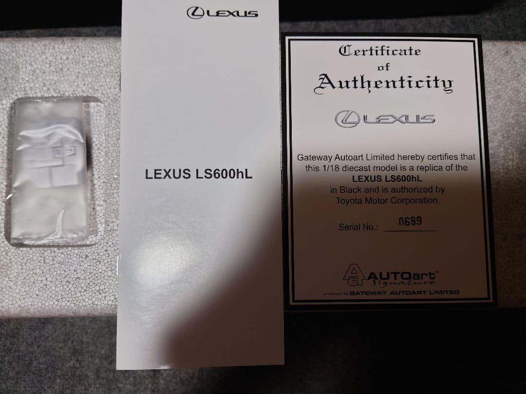 オートアート1/18レクサスLS600hLブラック