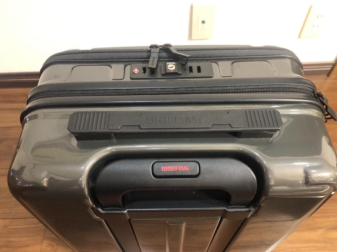 展示品 ブリーフィング キャリーケース 34L TSAロック 4輪 H-34F