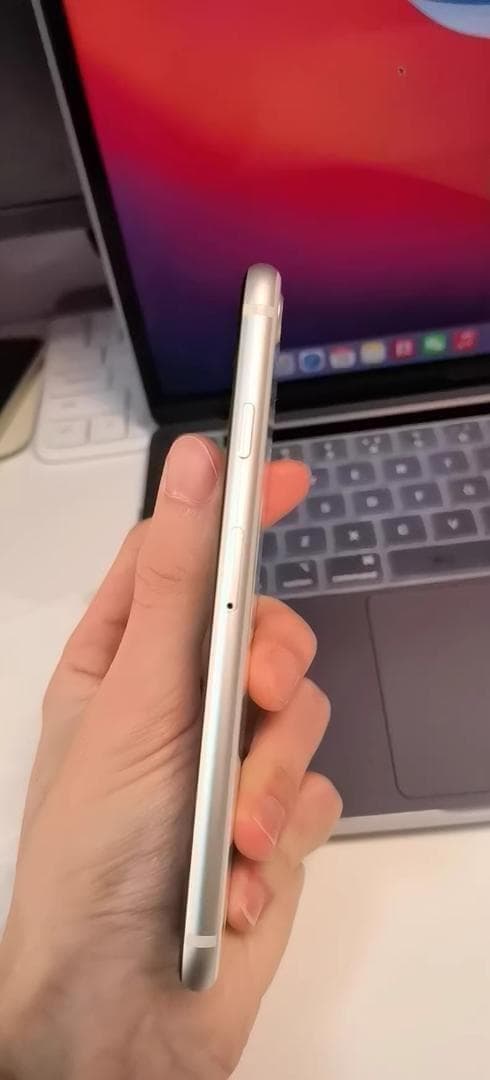 【超人気／超美品】iPhone SE3 64GB｜SIMフリー｜ホワイトモデル