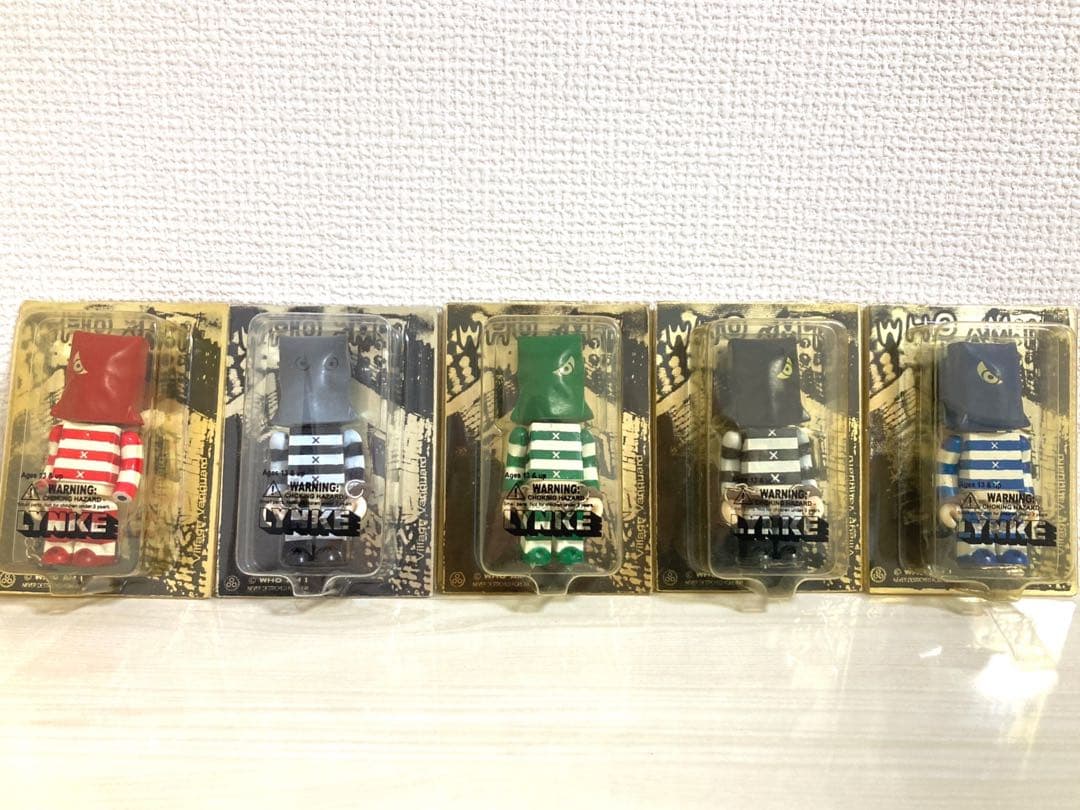 WHO AM I キューブリック 風フィギュア KUBRICK LYNKE 紙袋