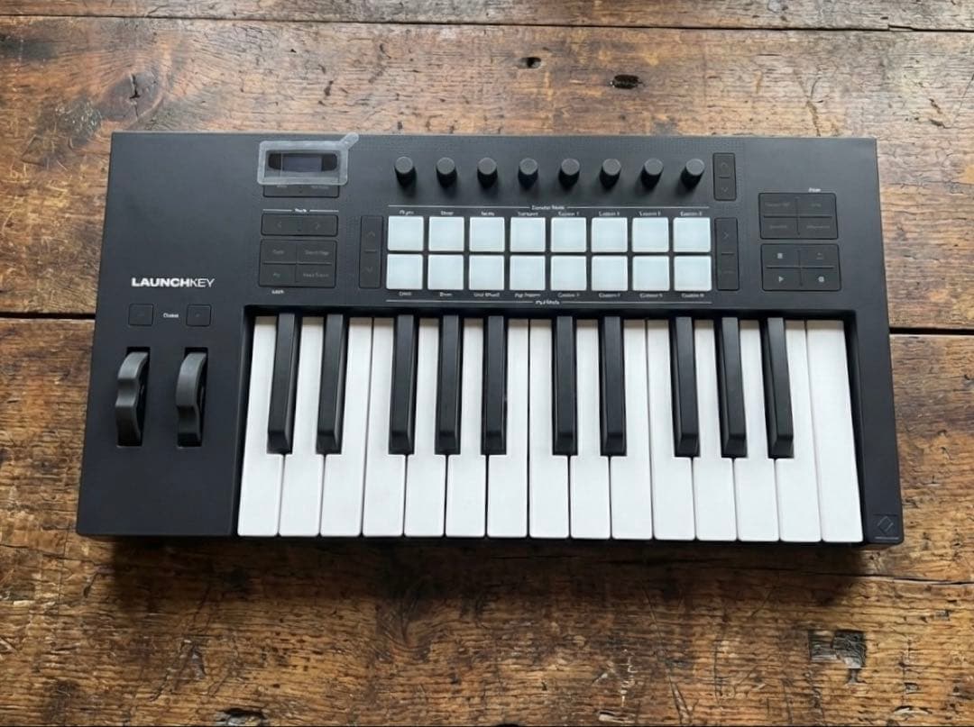 Novation Launchkey25ＭＫ4フルMIDIキーボード美品