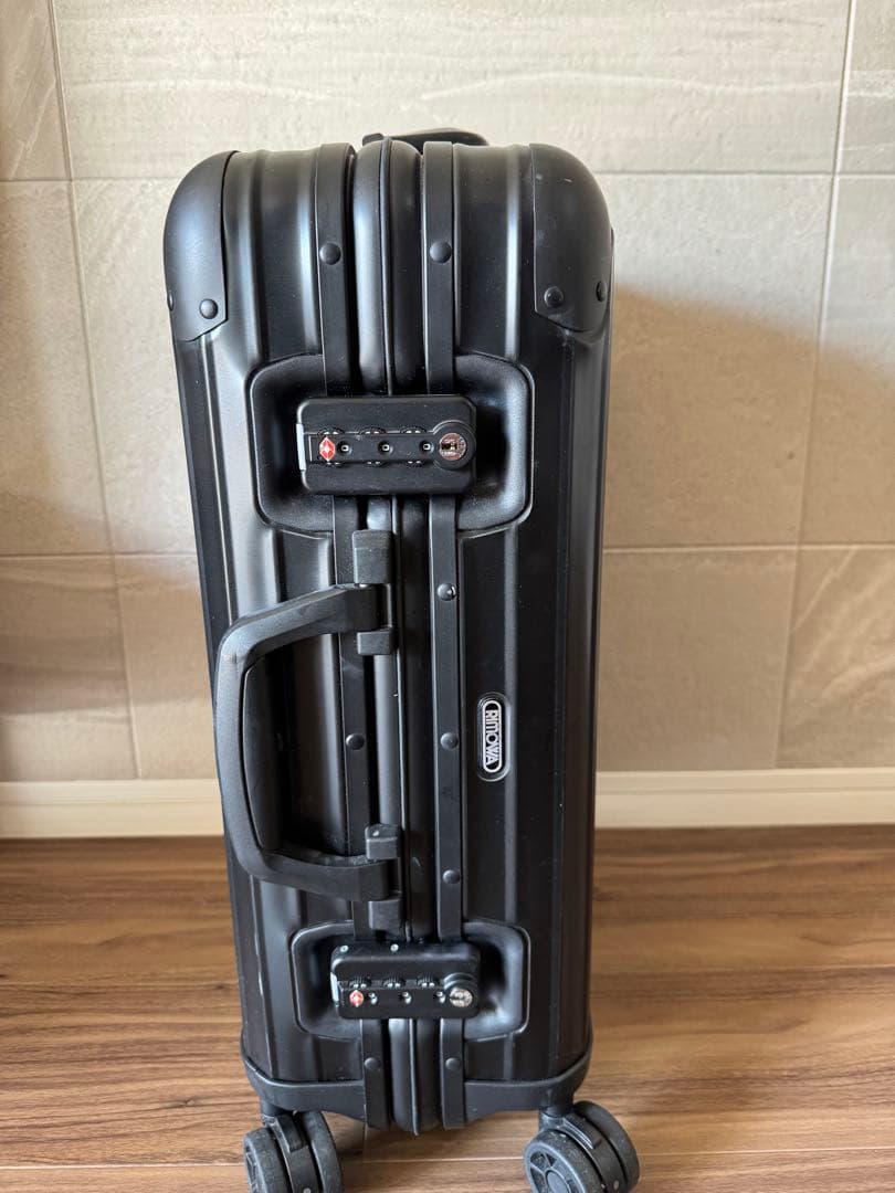 美品 リモワ トパーズ ステルス 34L 機内持ち込み 4輪 TSAロック
