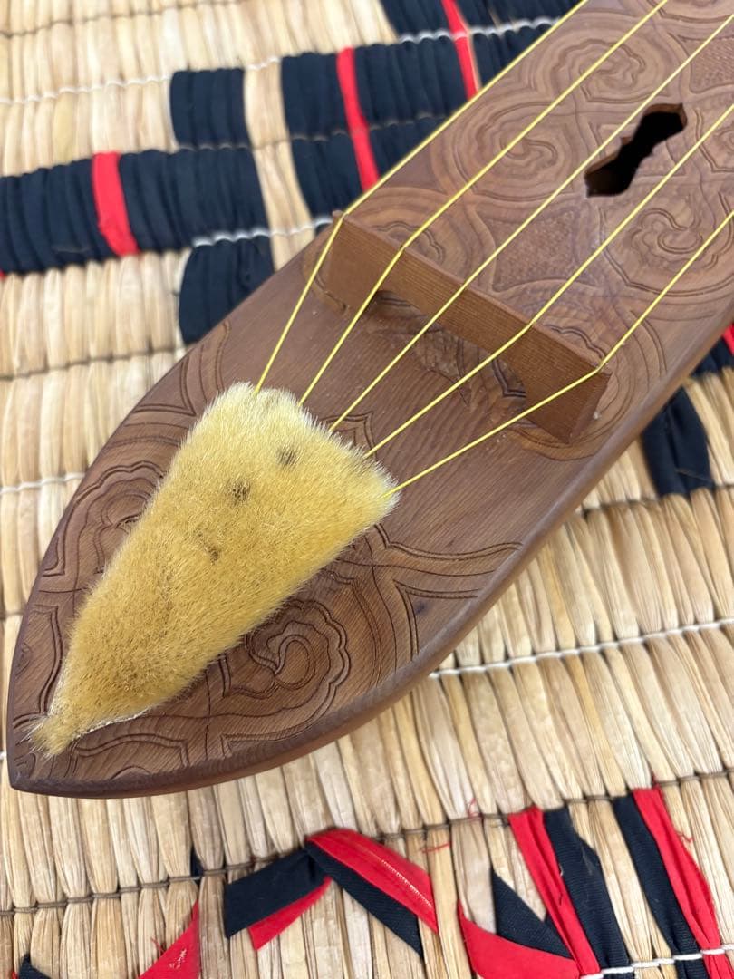 アイヌ　トンコリ　彫刻入　トンコリ工房イノンノ製　三味線弦　美品　五弦琴　古桂材