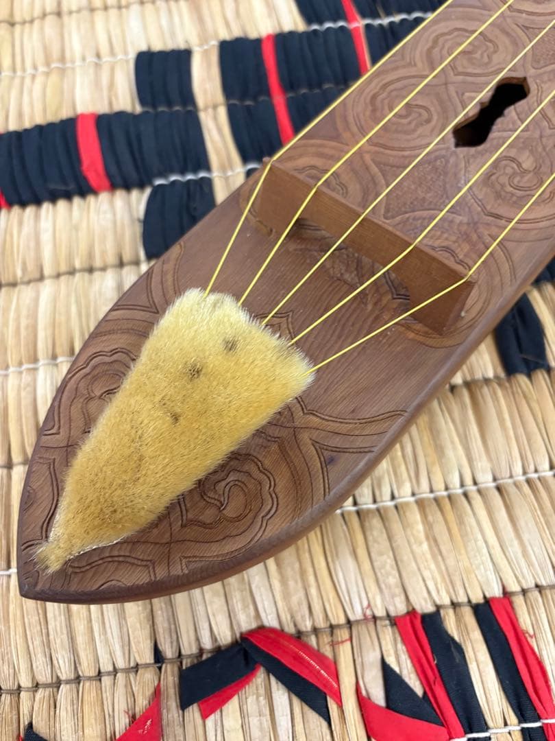アイヌ　トンコリ　彫刻入　トンコリ工房イノンノ製　三味線弦　美品　五弦琴　古桂材