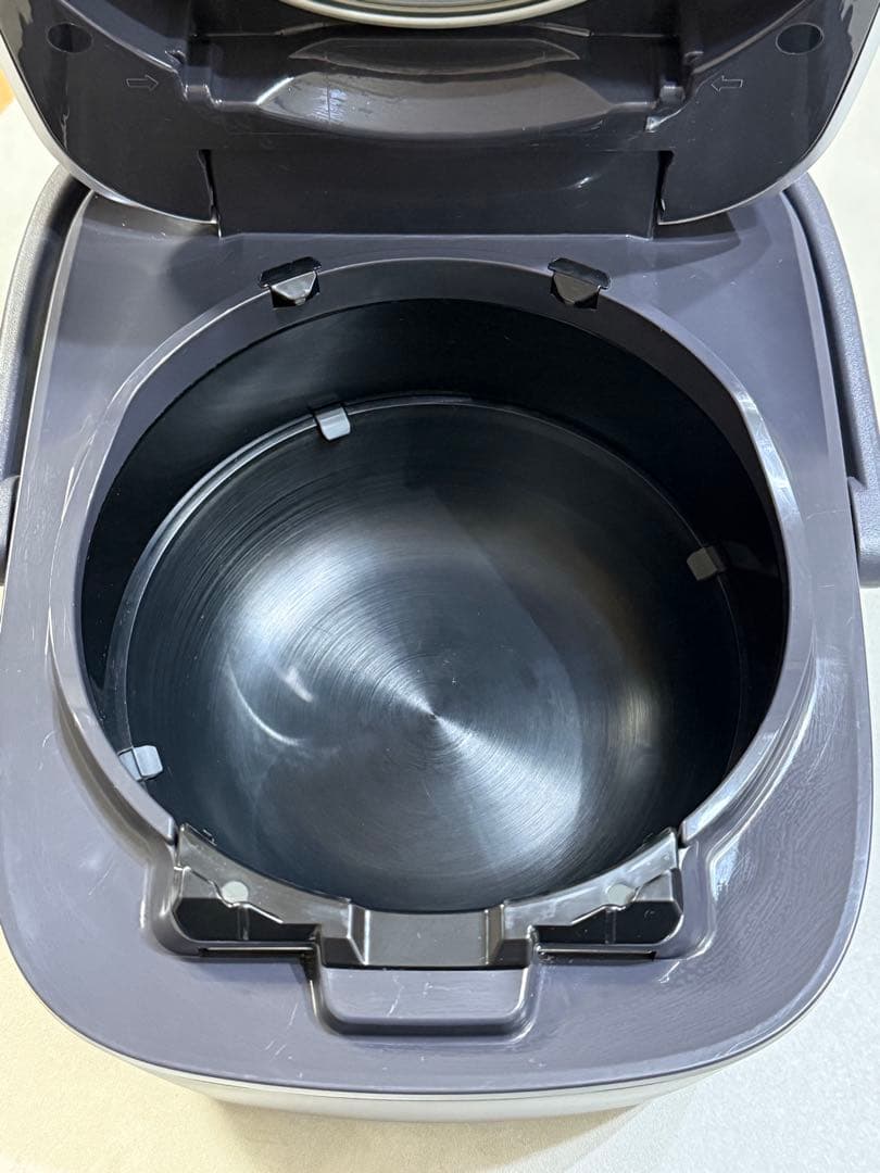 象印 炎舞炊き NW-PV10 圧力IH 5.5合 炊飯器 2024年製