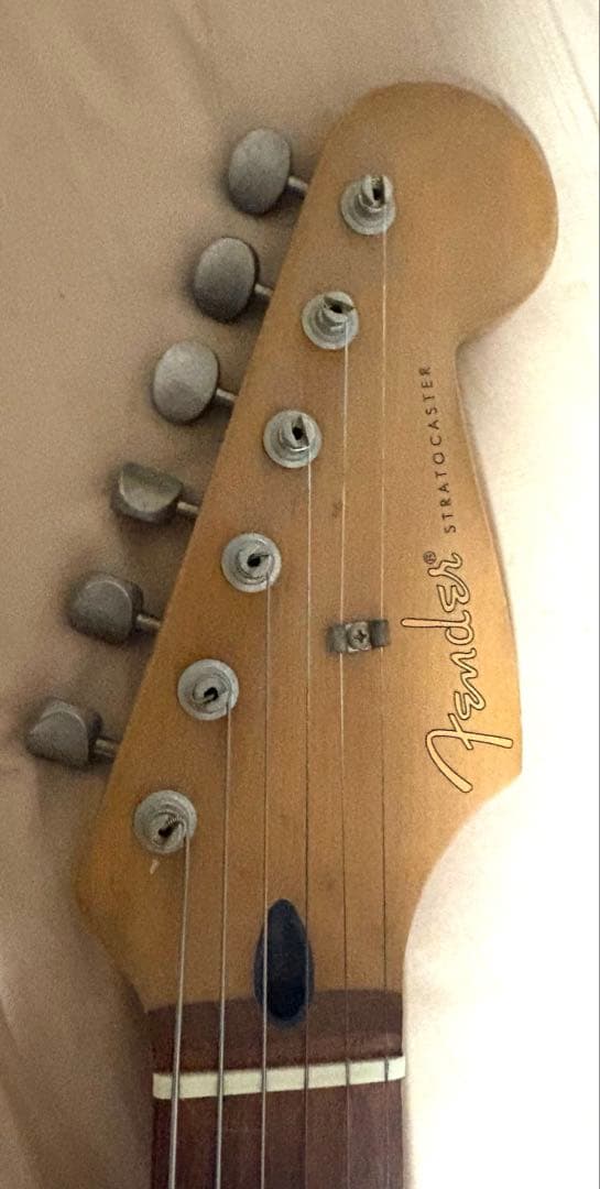 早い者勝ち！　Fender Mexico ストラト　ダフネブルー