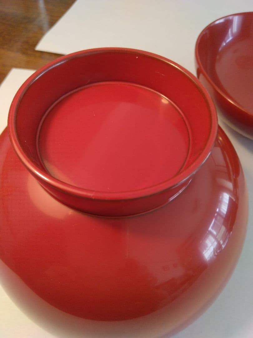 輪島塗赤い漆器 椀 金色の模様