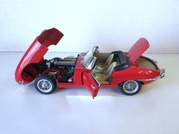 いたりあだいすきさん専用 AUTOart 1/18 ジャガー Eタイプ