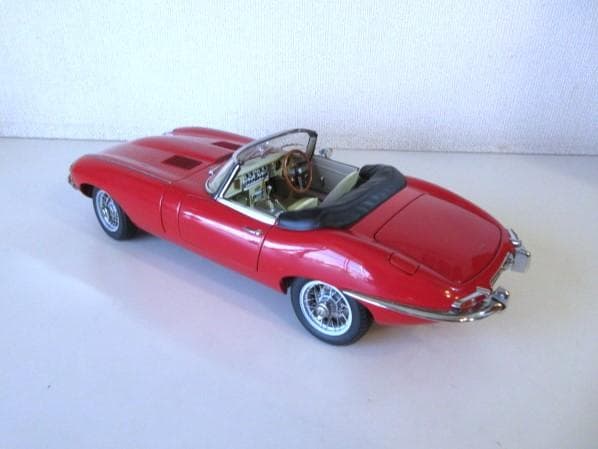いたりあだいすきさん専用 AUTOart 1/18 ジャガー Eタイプ