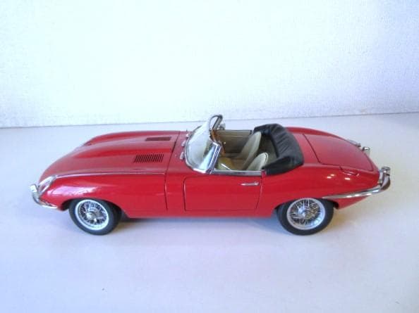 いたりあだいすきさん専用 AUTOart 1/18 ジャガー Eタイプ