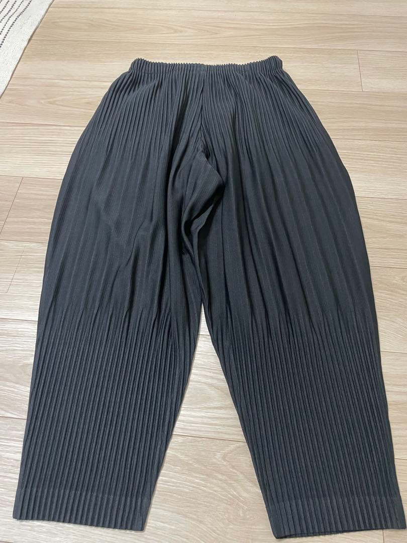 HOMME PLISSÉ ISSEY MIYAKE プリーツパンツ 黒