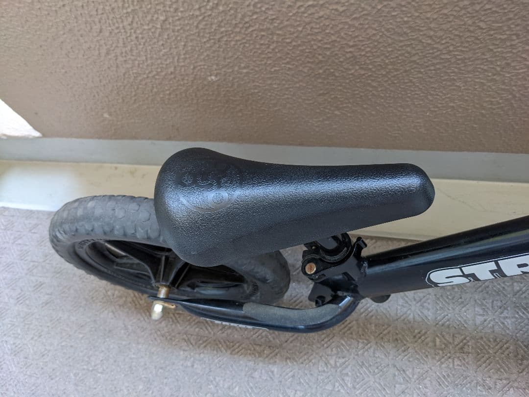 ストライダー　黒　スポーツ