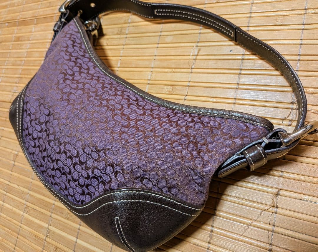 極美品！COACH ミニシグネチャーホーボーワンショルダーバッグ6351ボルドー