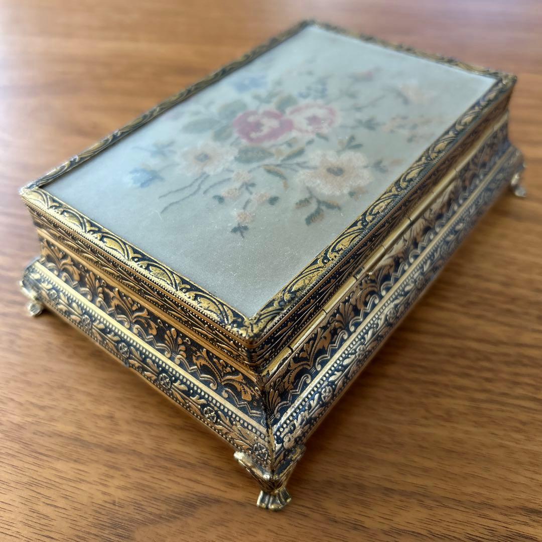 アンティーク 花柄刺繍 ボックス　プチポワン