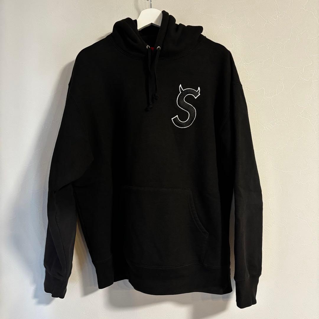 【 堀米雄斗着用モデル】supreme 刺繍ツノSロゴパーカー 希少Lサイズ