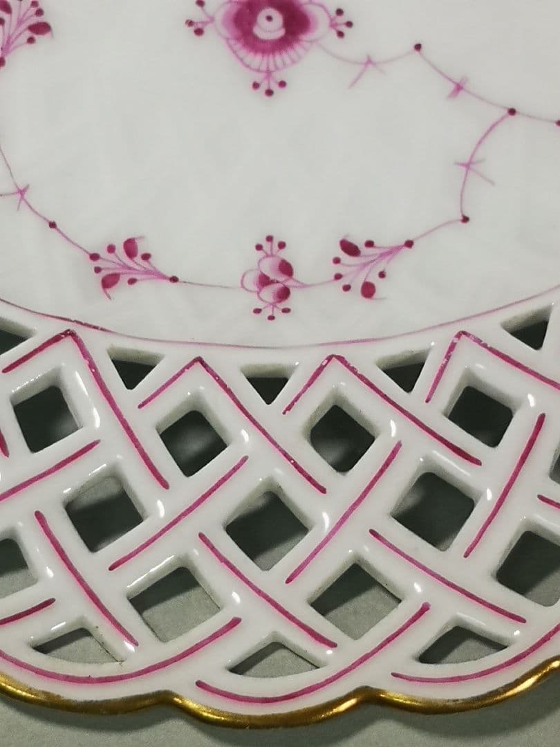 【Antique】ロイヤルコペンハーゲン　バーガンディ　オープンワーク　金彩付き