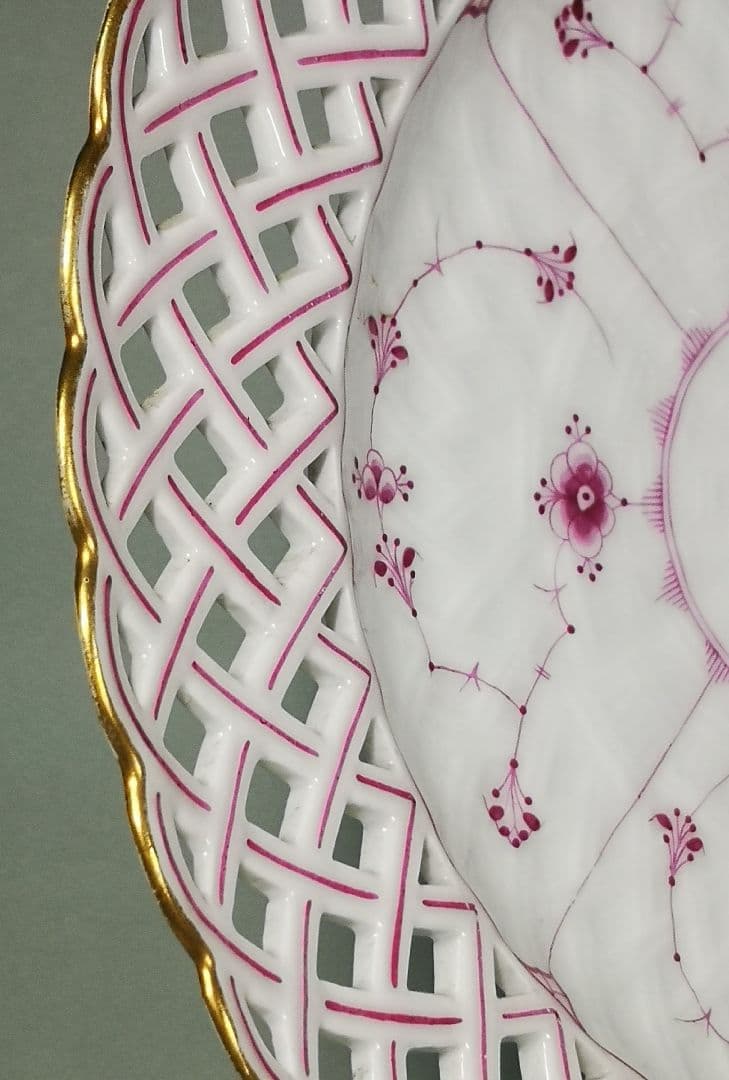 【Antique】ロイヤルコペンハーゲン　バーガンディ　オープンワーク　金彩付き