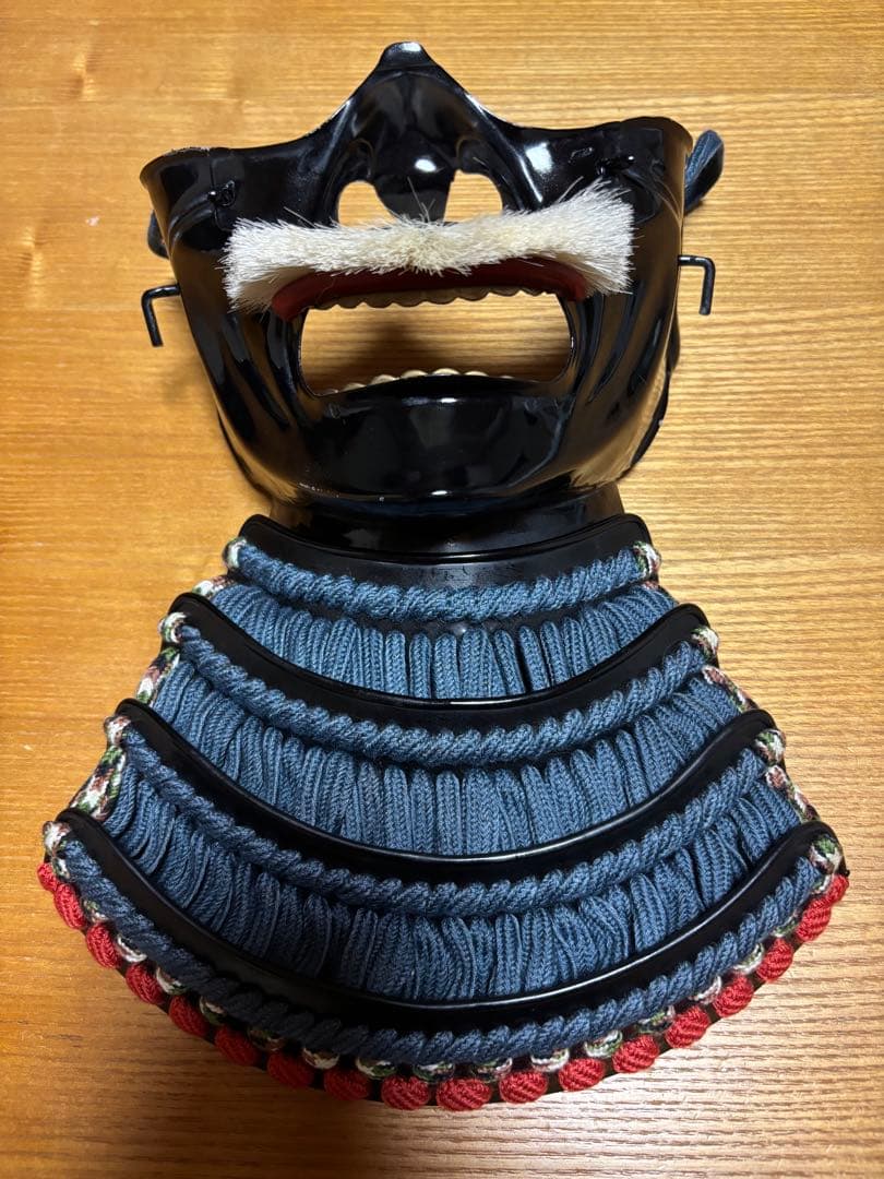 丸武工房製　等身大甲冑用　黒塗濃紺糸威面頬