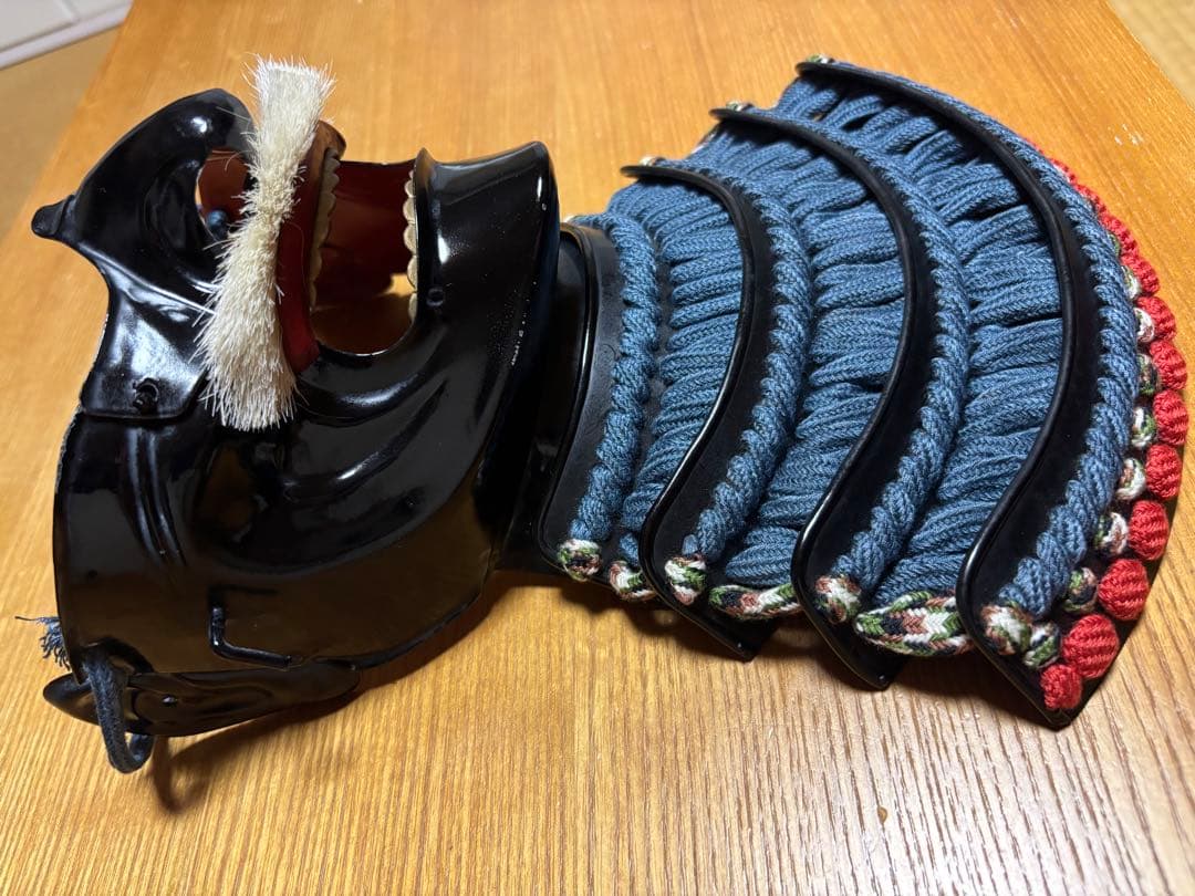 丸武工房製　等身大甲冑用　黒塗濃紺糸威面頬