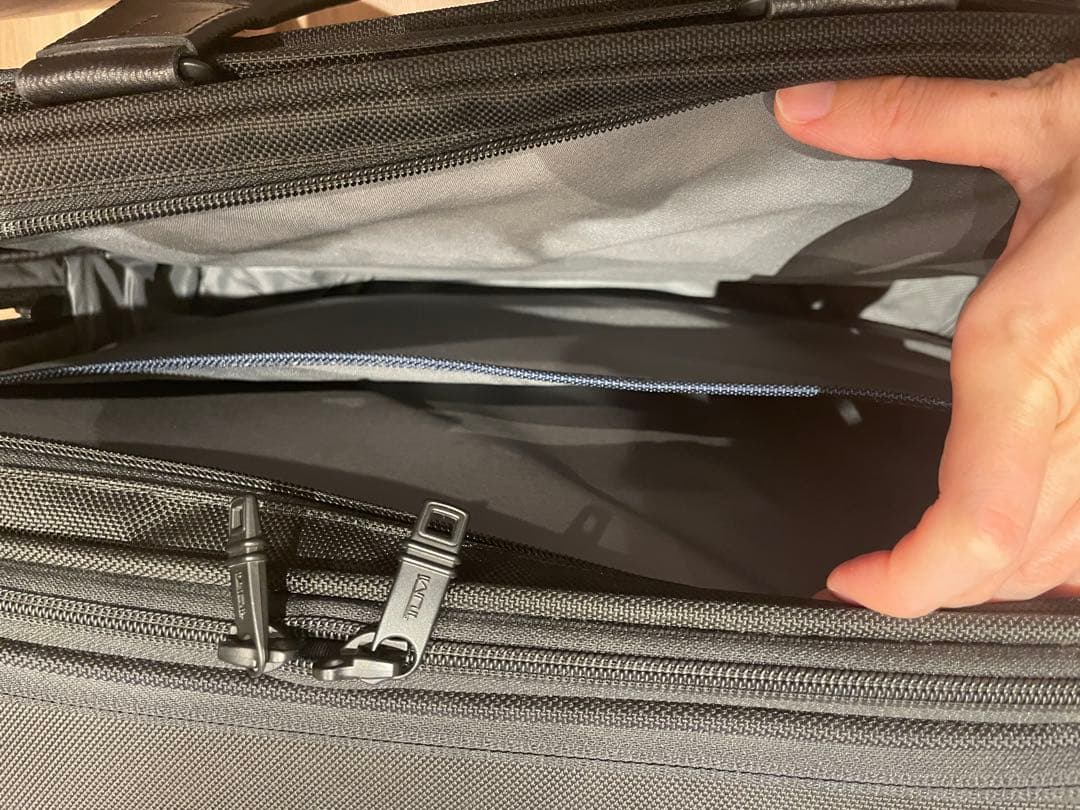 TUMI ブラック キャリーケース 4輪