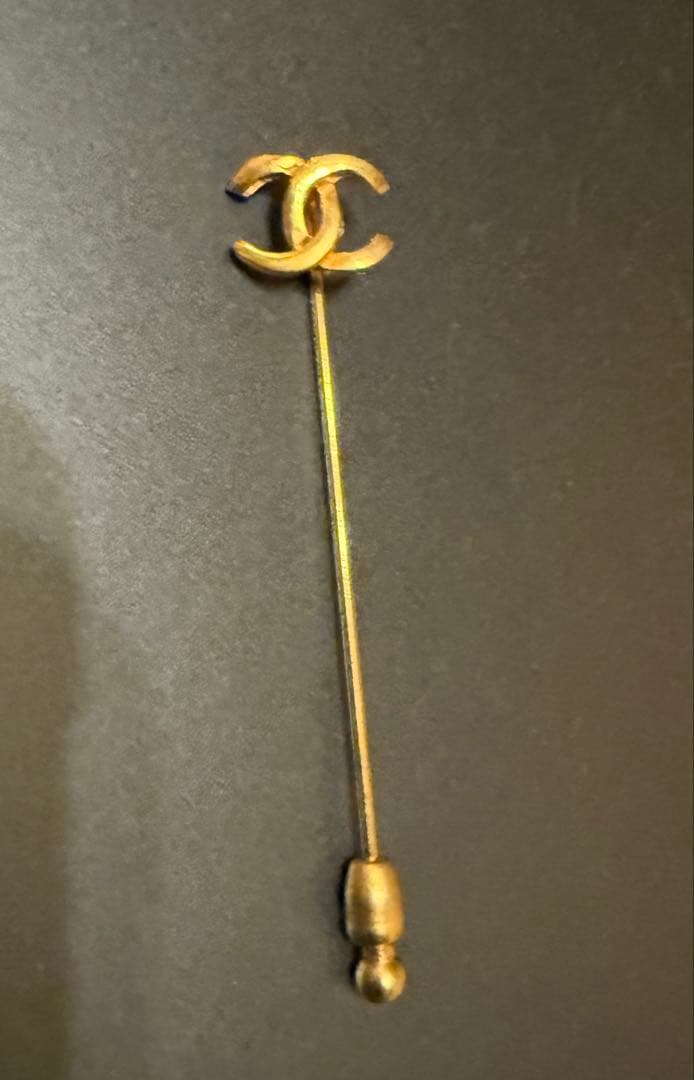 CHANEL ヴィンテージ　ゴールドロゴピンブローチ