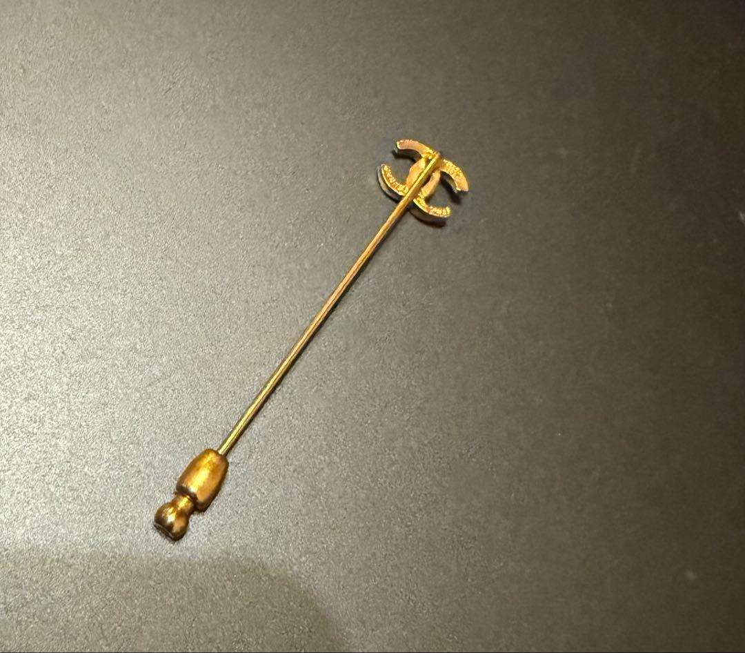 CHANEL ヴィンテージ　ゴールドロゴピンブローチ