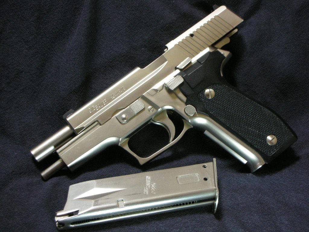 タナカ製　シグザウエルP226　オールシルバーモデル