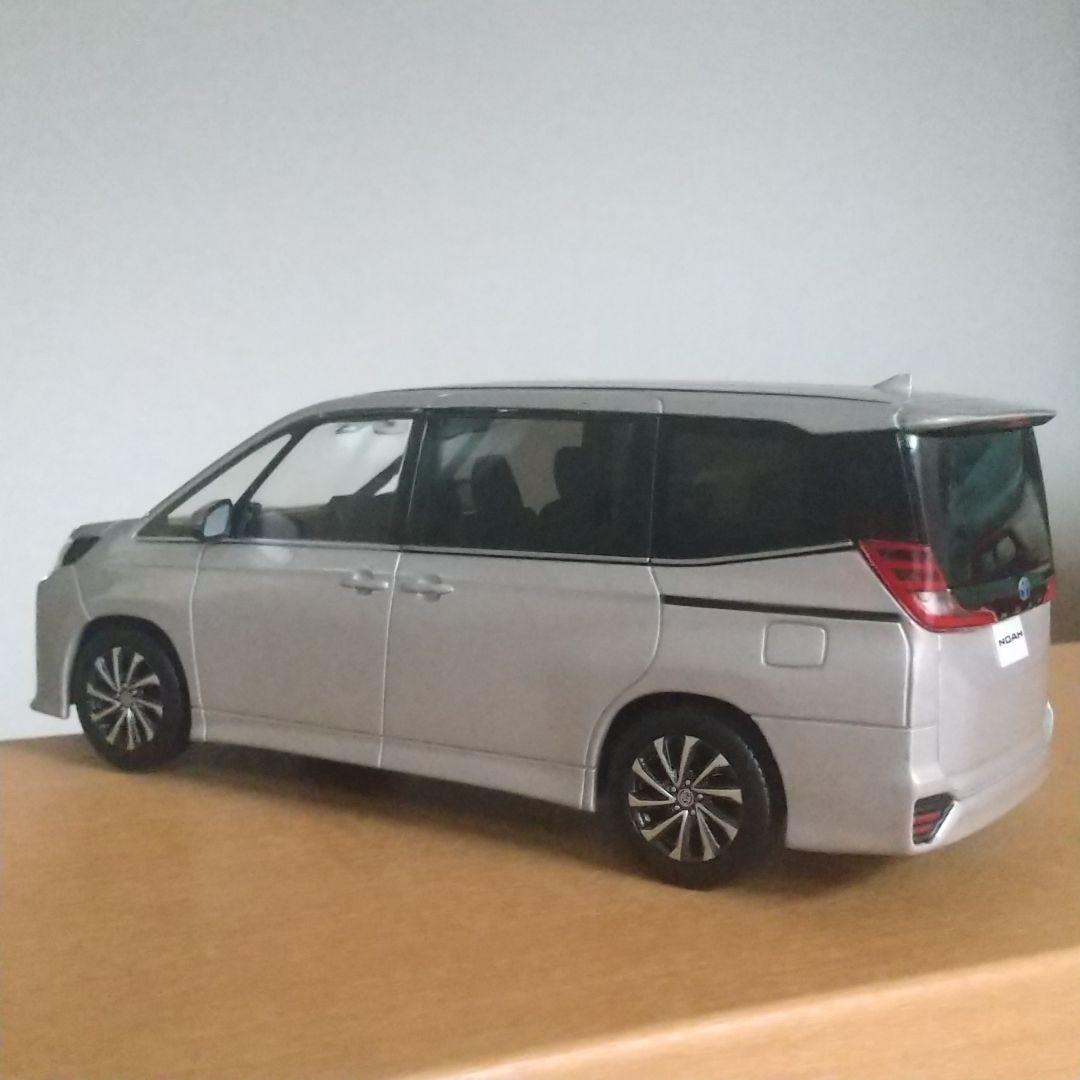 【ディーラー非売品】トヨタ ノア カラーサンプル スティールブロンドメタリック