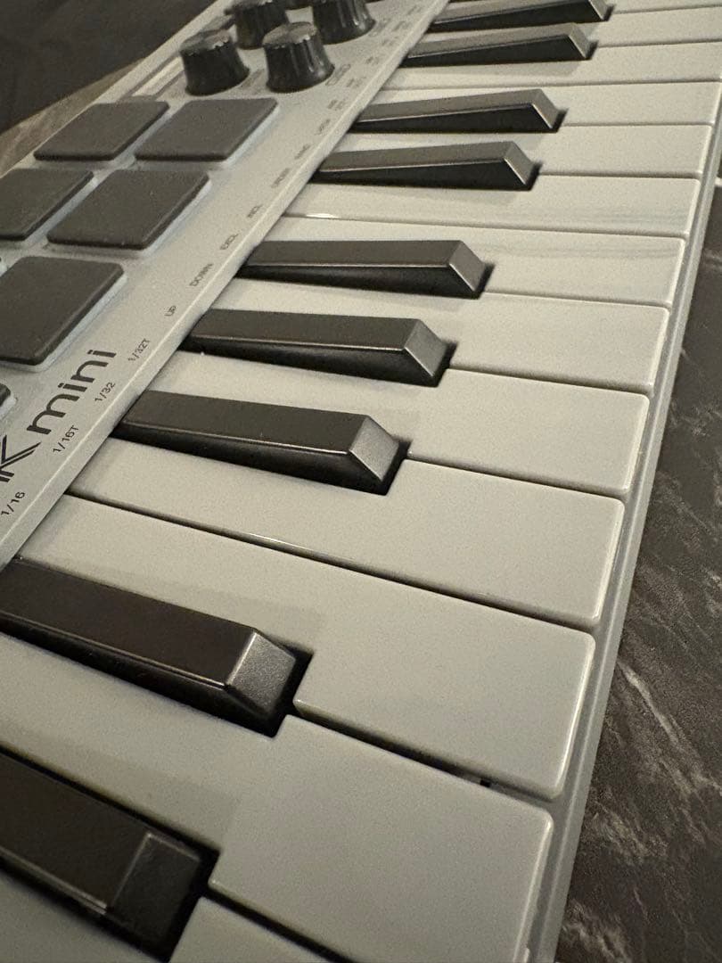 AKAI MPK mini 特別版グレー