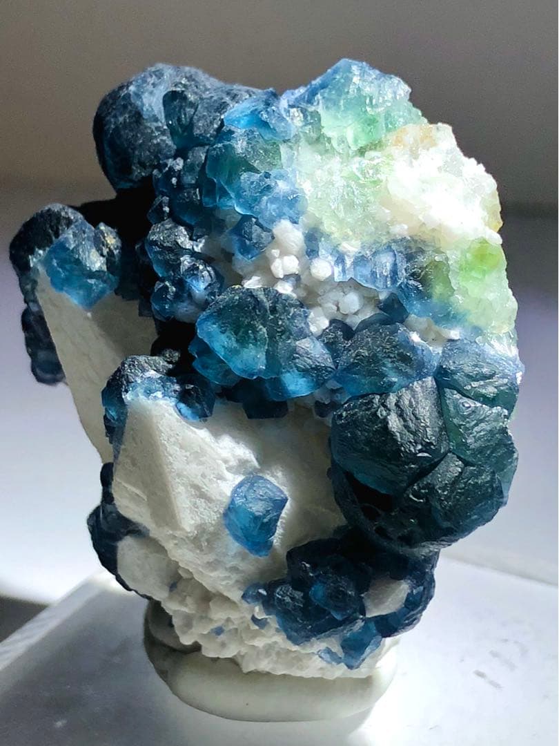 【美透過！】ブルーベリーフローライト　内モンゴル　蛍石