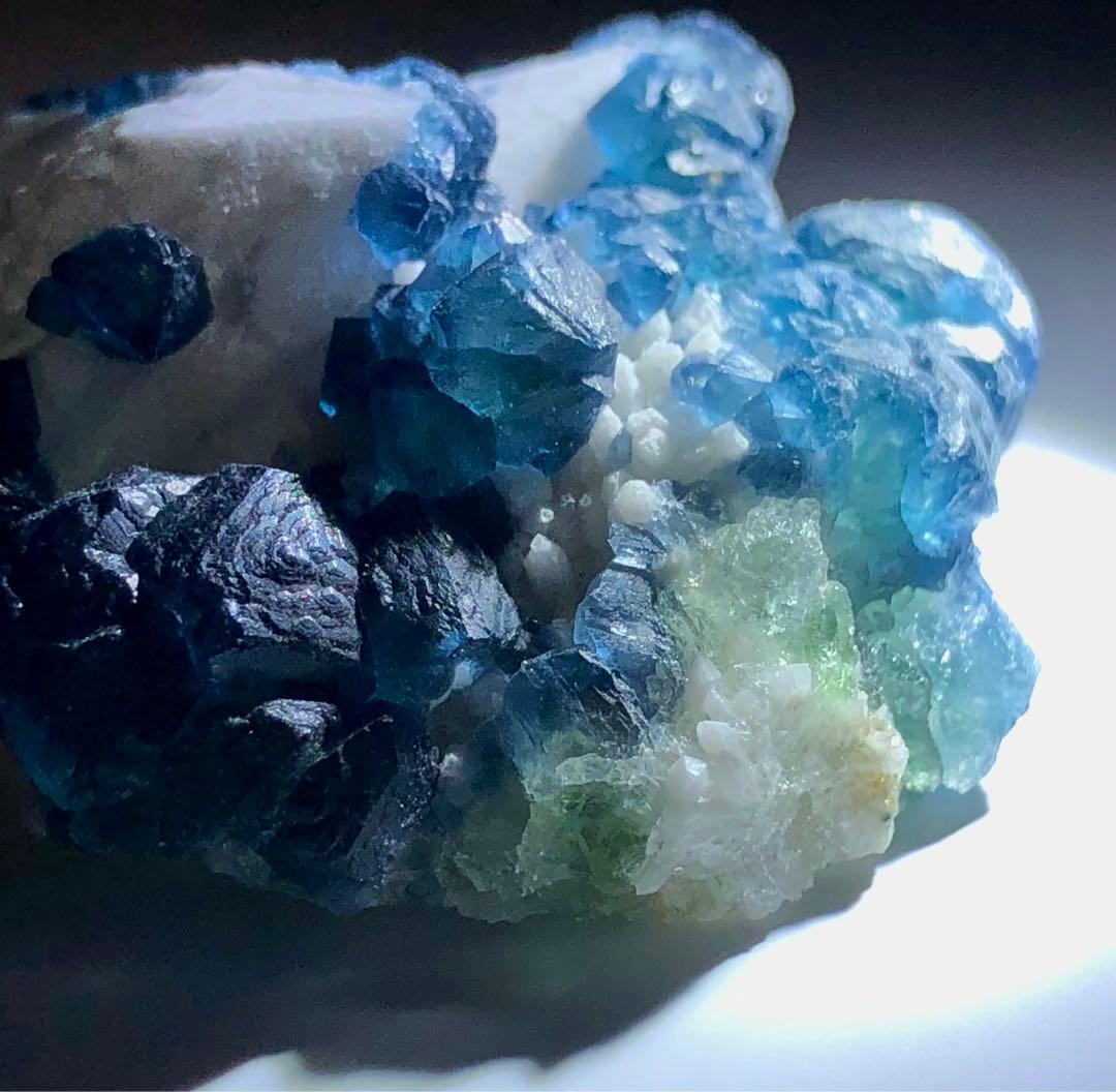 【美透過！】ブルーベリーフローライト　内モンゴル　蛍石