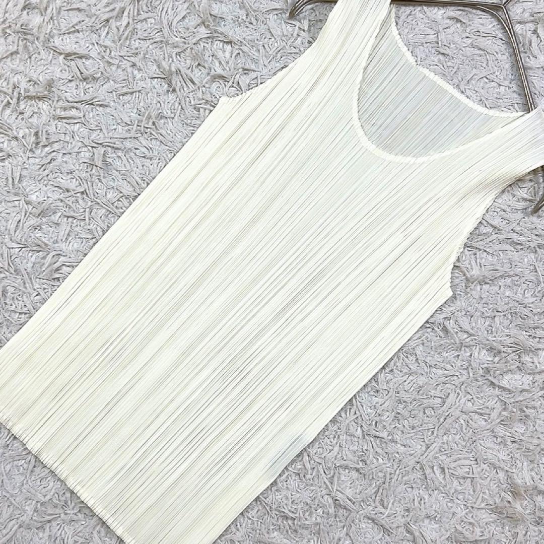 ISSEY MIYAKE イッセイミヤケ プリーツ タンクトップ オフホワイト