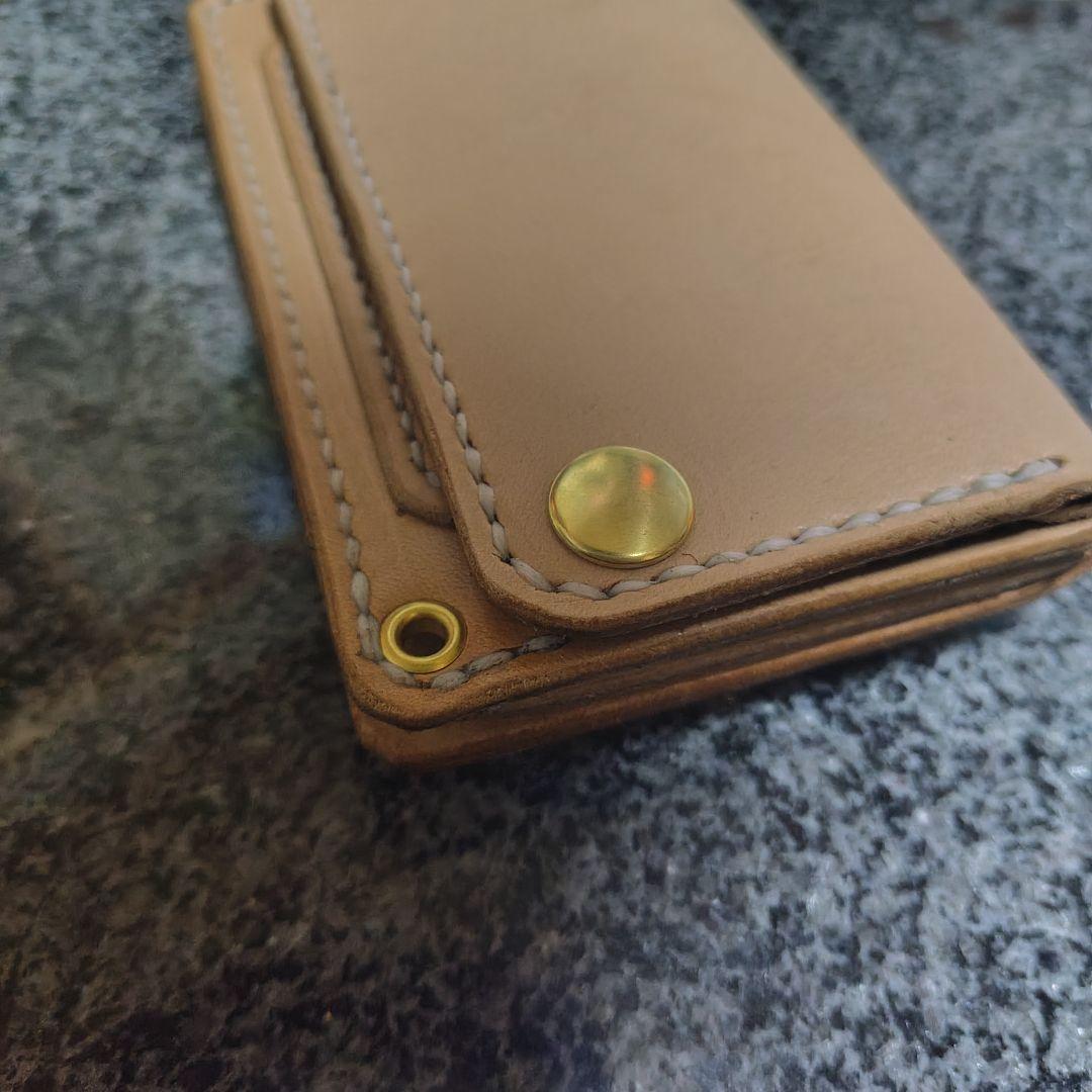 ミドルサイズトラッカーウォレット ナチュラル 桜のカービング