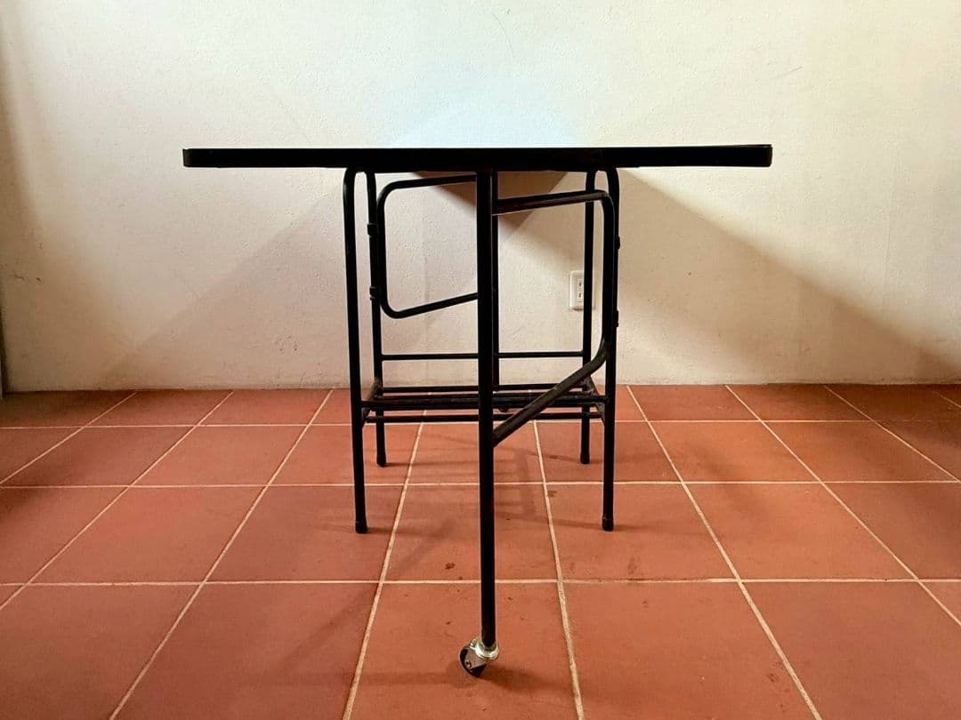 1091 ビンテージ　古い鉄脚のバタフライテーブル　当時物　レトロポップ　デスク